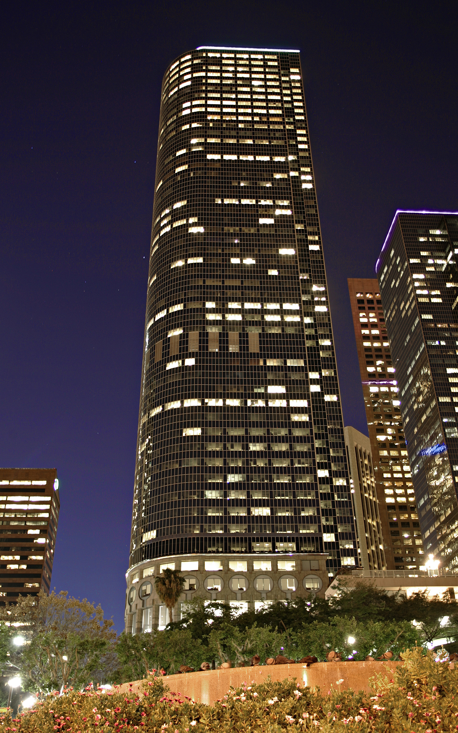 Two California Plaza, Los Angeles - Night view from South Hill Street. © Mathias Beinling